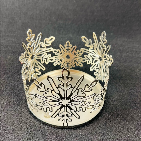 Bath & Body Works BBW 3-Wick Jar Metal Candle Holder Sleeve - Snowflakes - Picture 12 of 13
